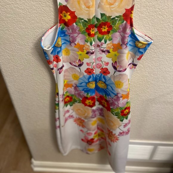 Kaleidoscope Flower Dress - Picture 2 of 2